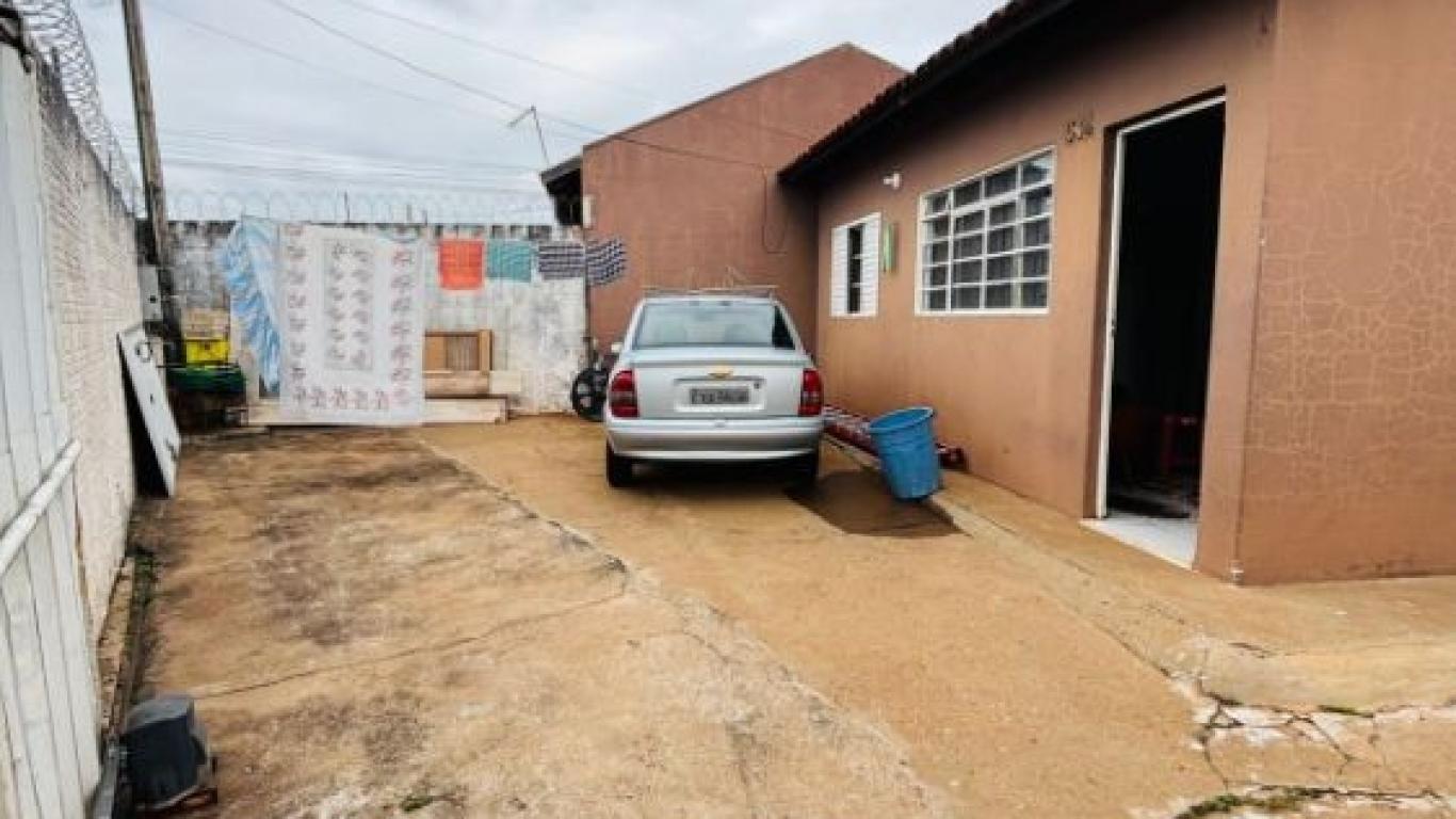 CASA NA Vila São Benedito em Assis