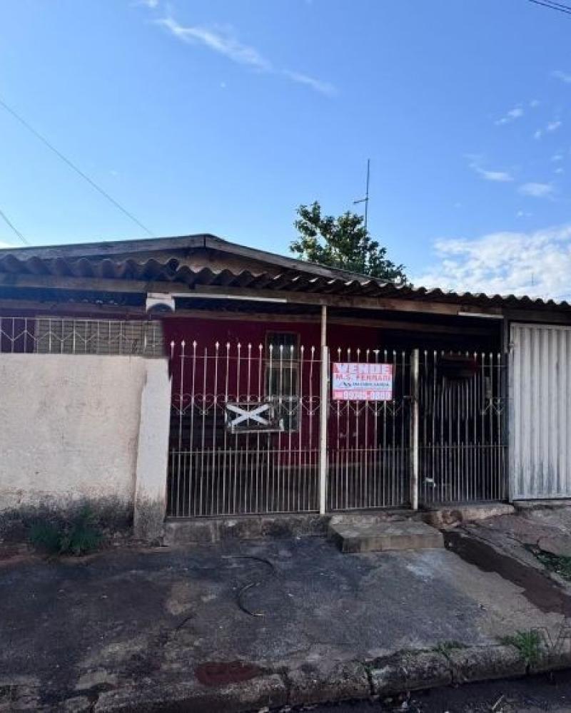 CASA NA Vila Tênis Clube em Assis