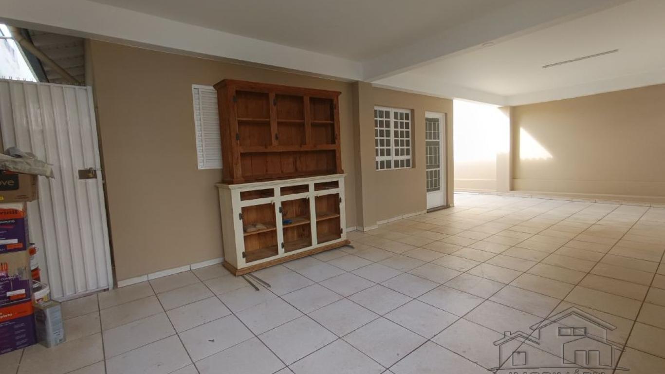 CASA NA Vila Tênis Clube em Assis