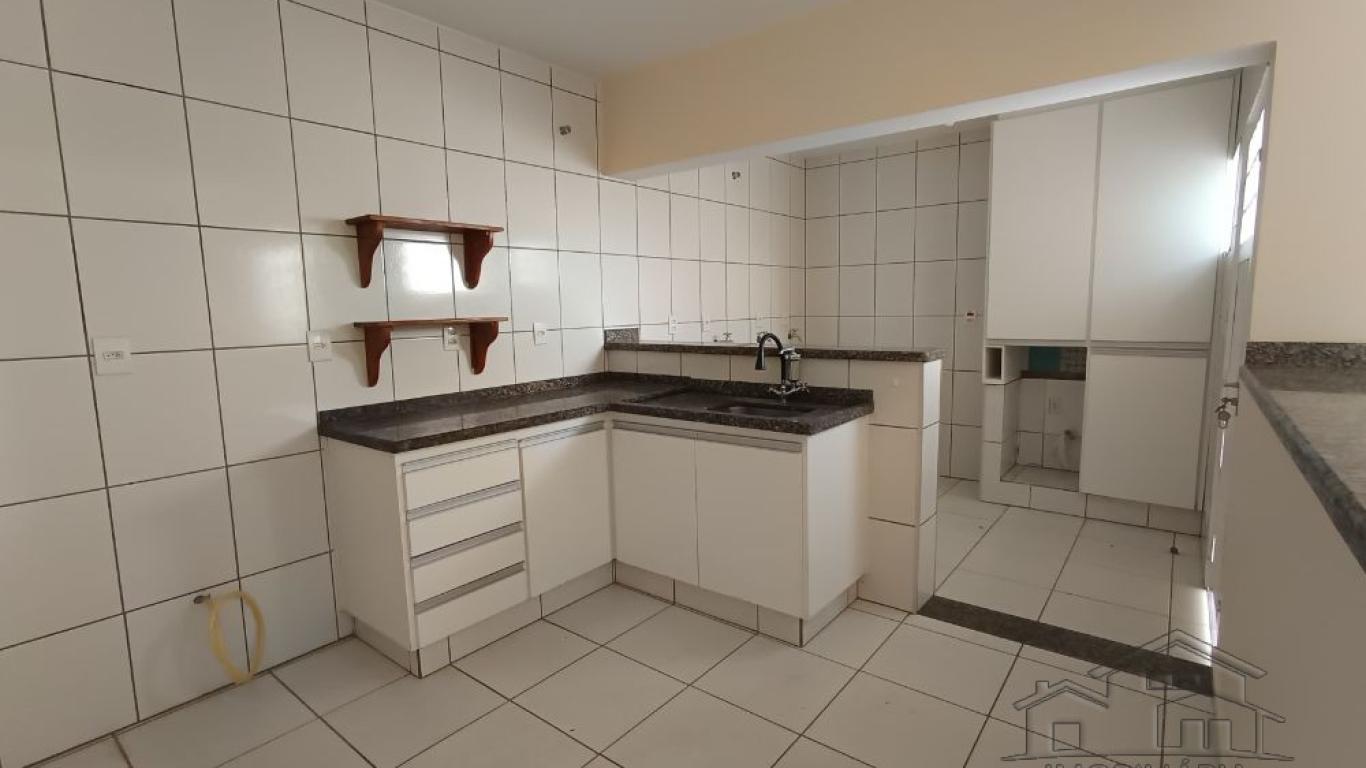 CASA NA Vila Tênis Clube em Assis