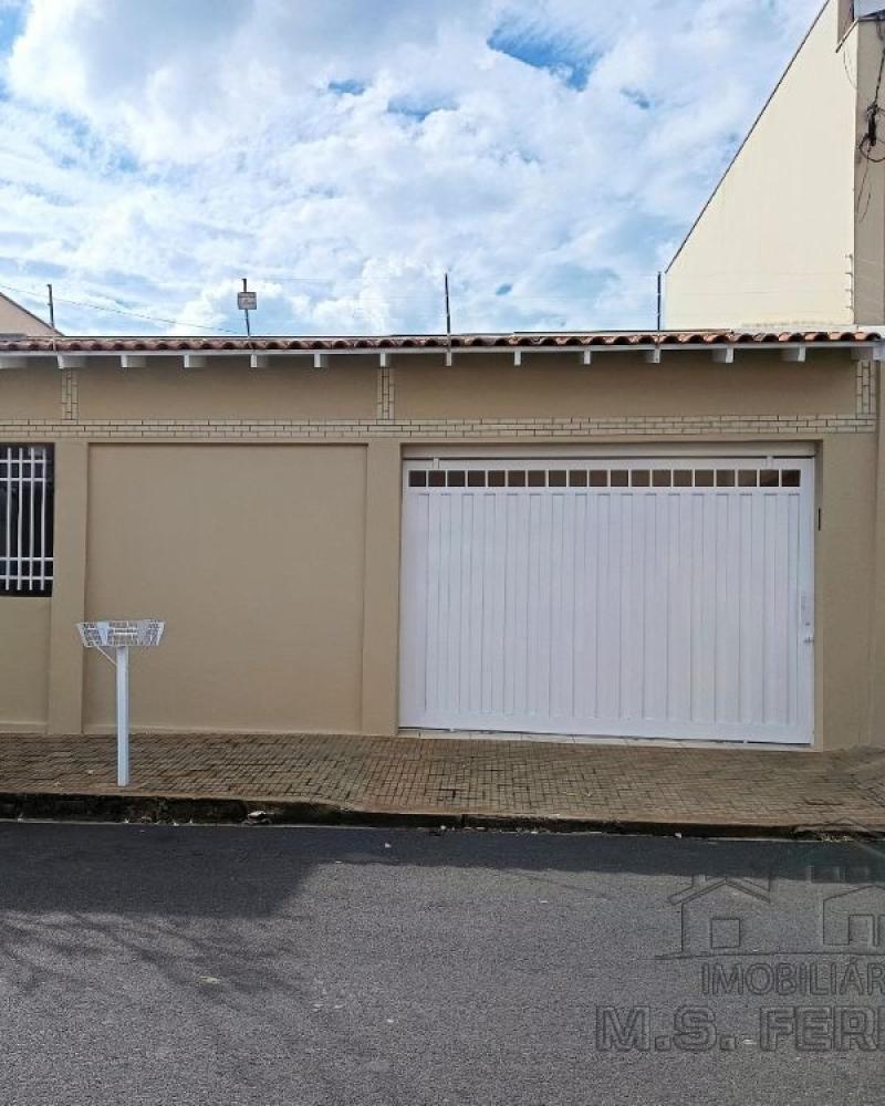 CASA NA Vila Tênis Clube em Assis