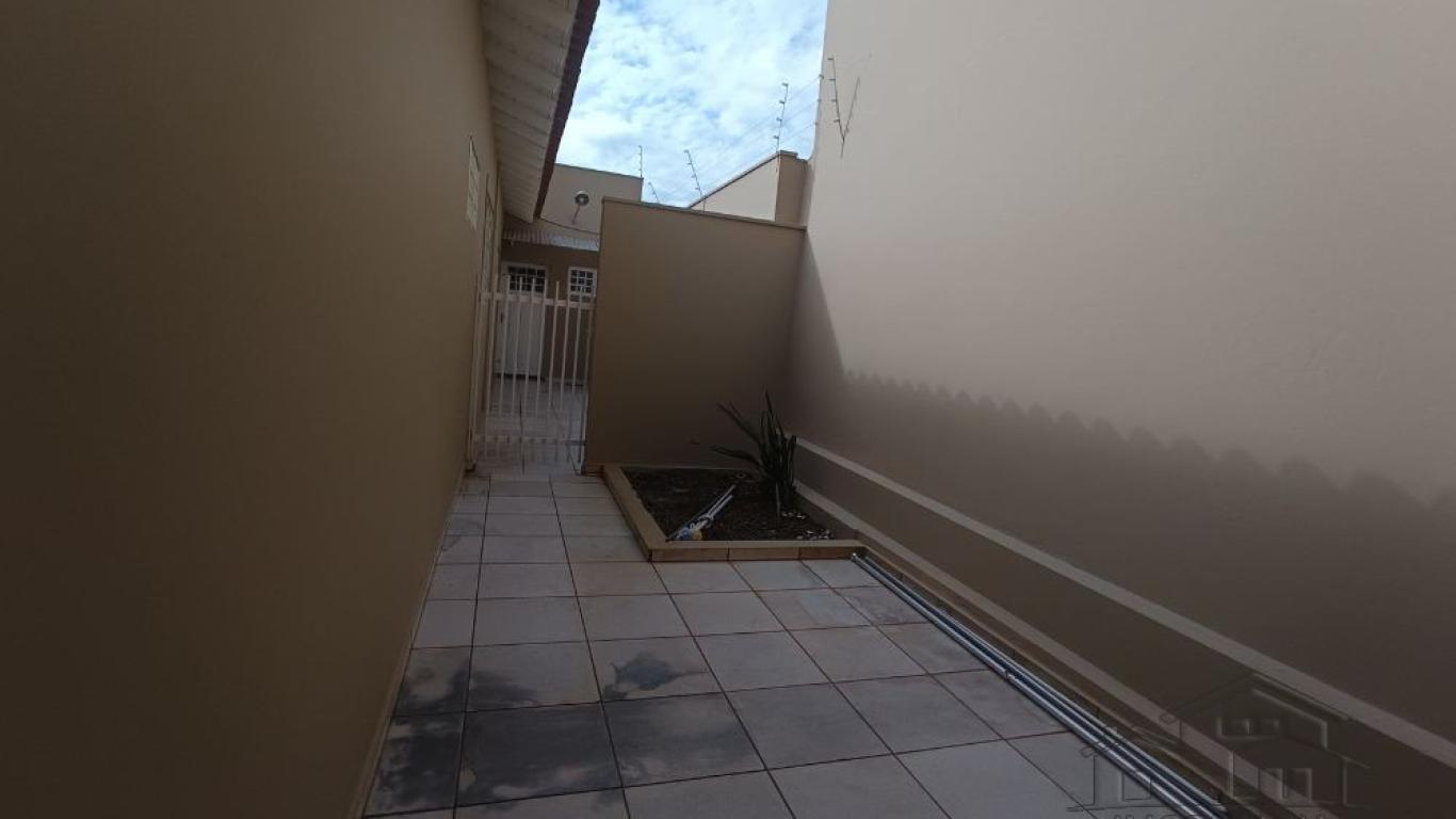 CASA NA Vila Tênis Clube em Assis