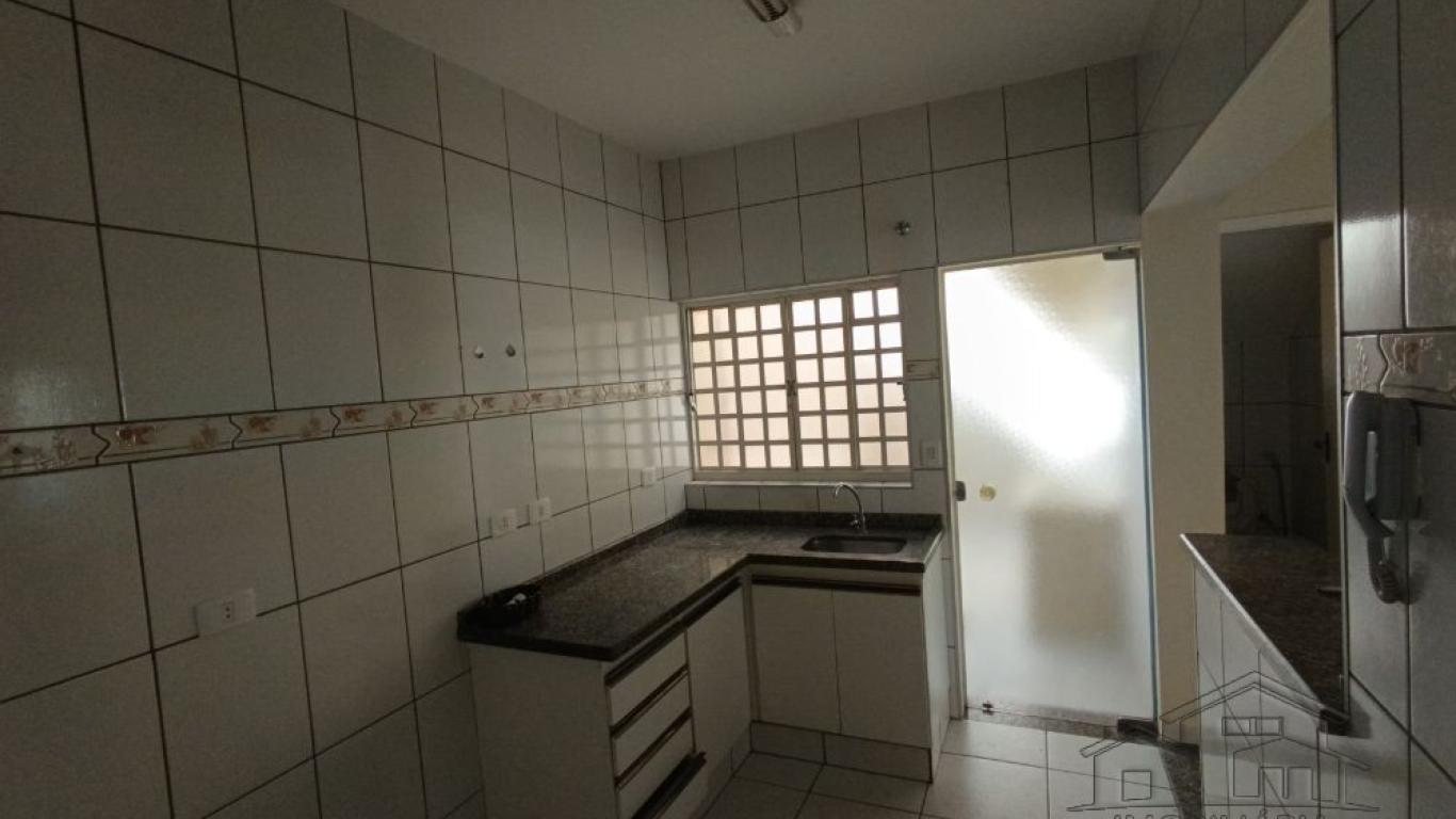 CASA NA Vila Tênis Clube em Assis