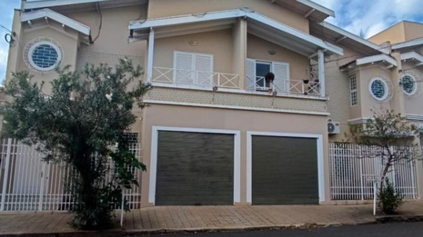 CASA NA Vila Tênis Clube em Assis