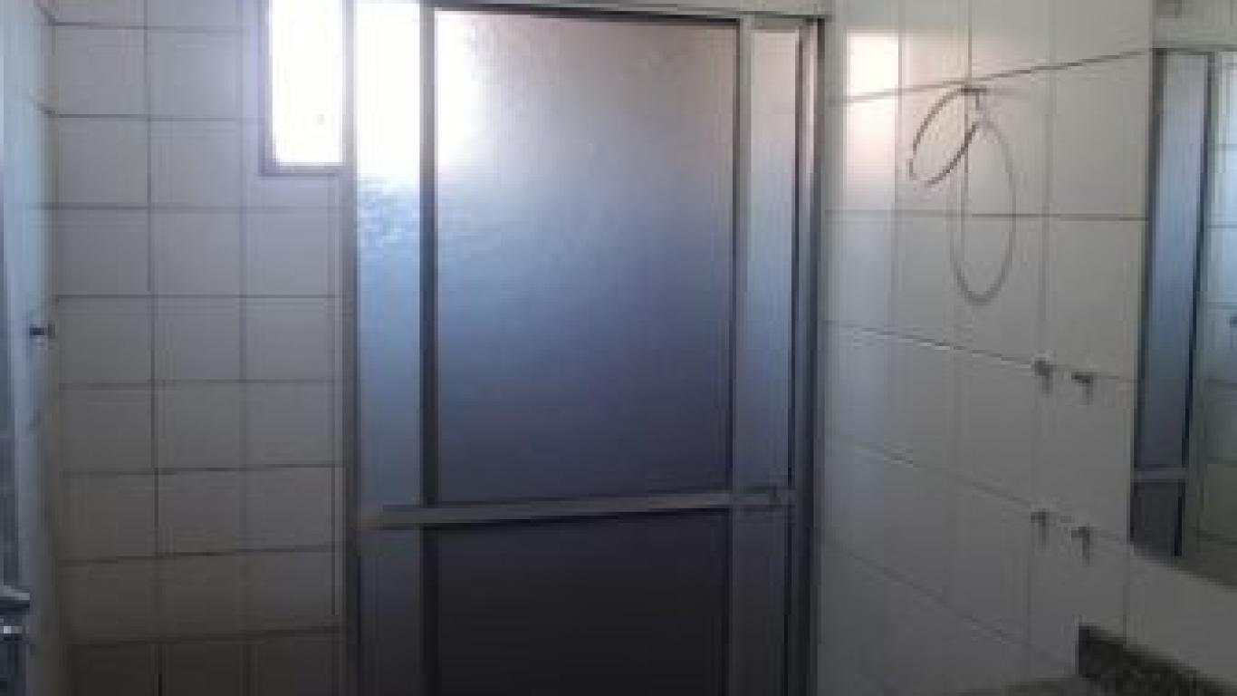 CASA NA Vila Tênis Clube em Assis