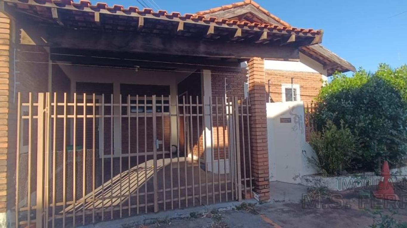 CASA NA Vila Tênis Clube em Assis