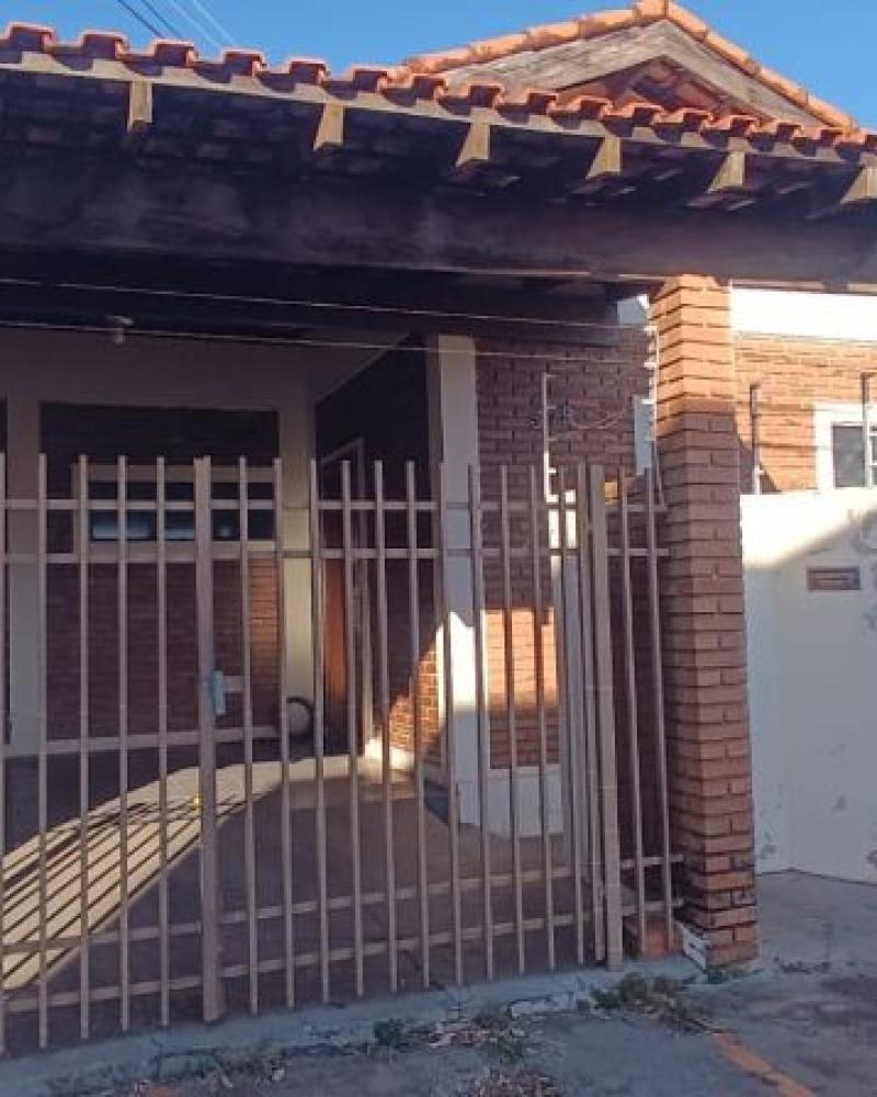 CASA NA Vila Tênis Clube em Assis