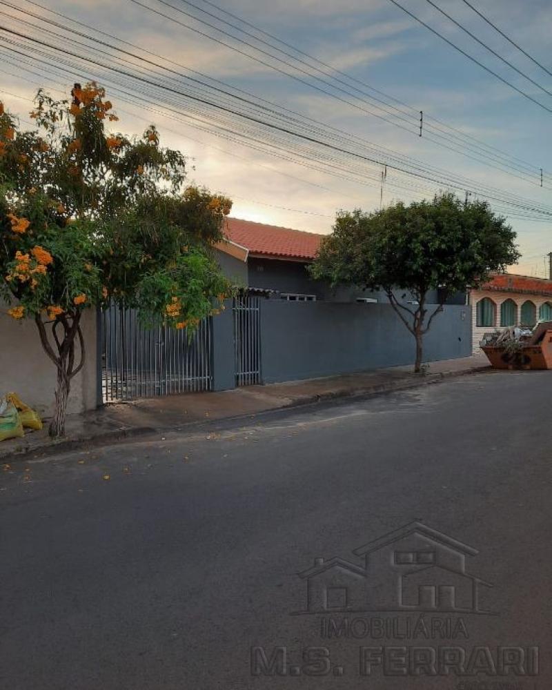 CASA NA Vila Mercedes em Assis