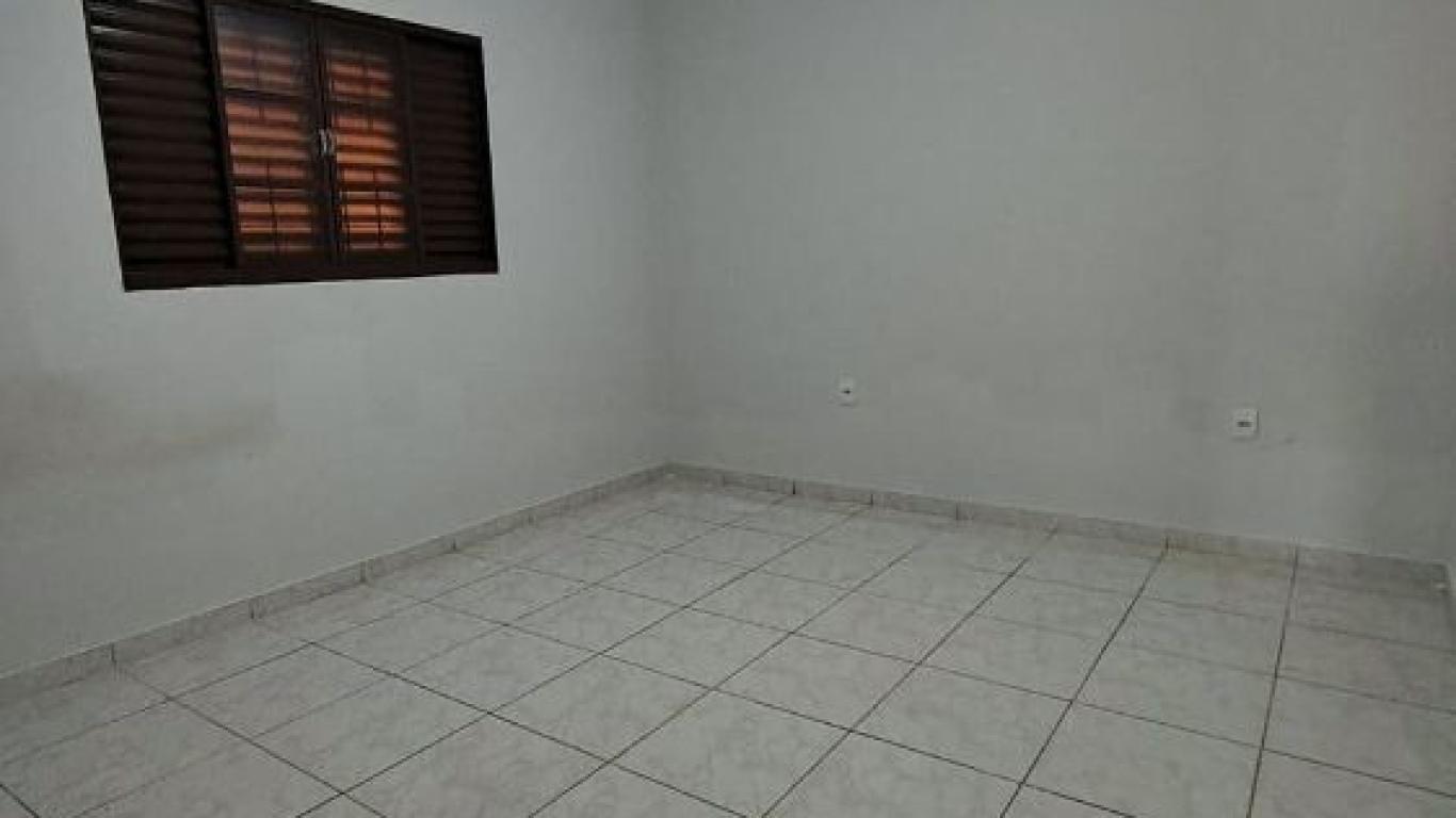 CASA NA Vila Tênis Clube em Assis