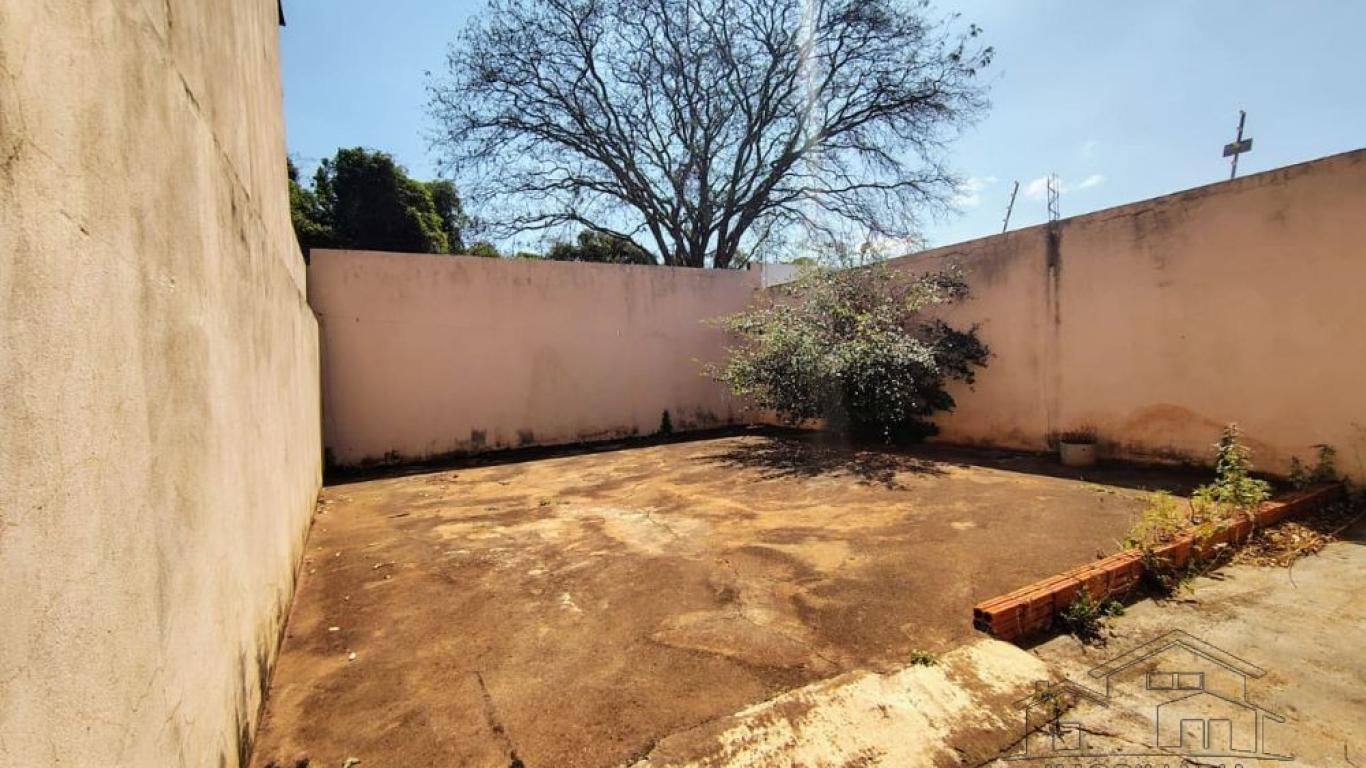 CASA NA Vila Tênis Clube em Assis