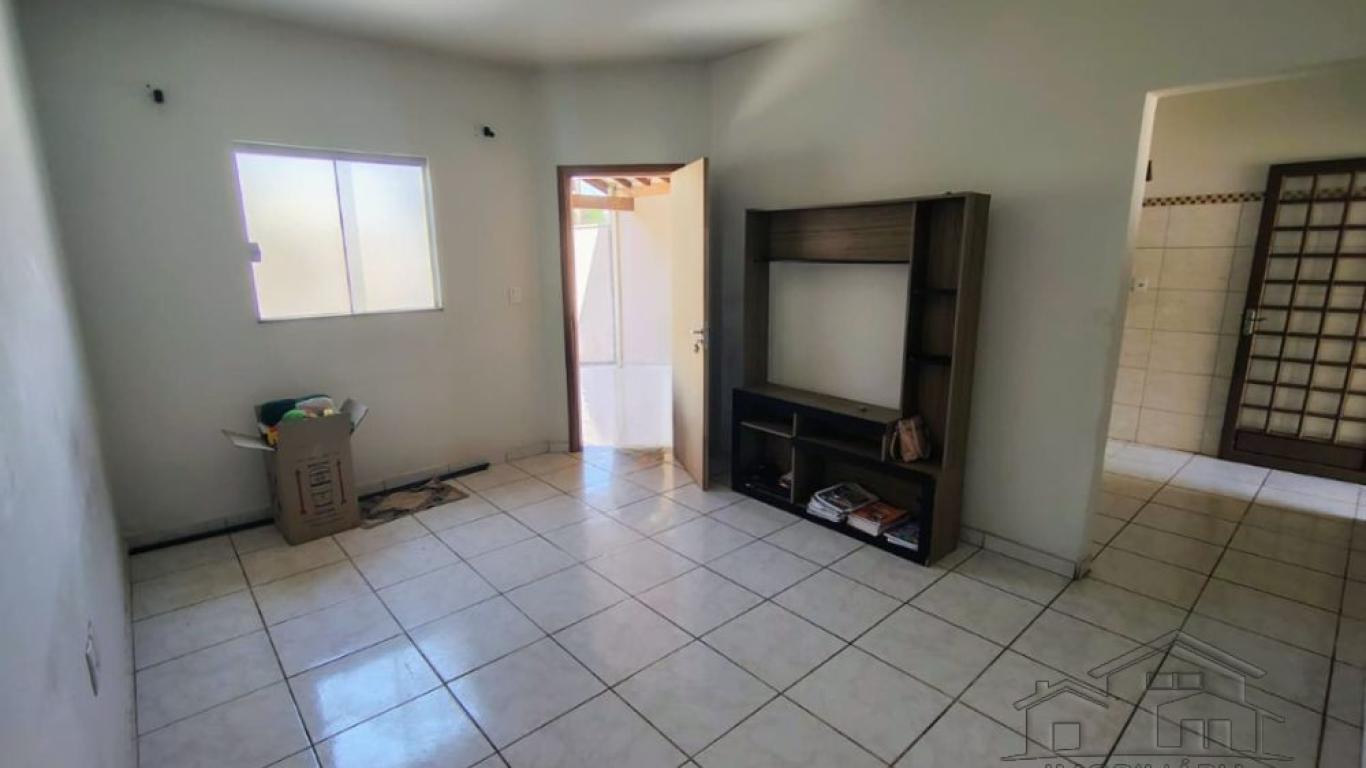 CASA NA Vila Tênis Clube em Assis