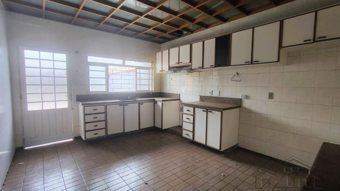 CASA NA Vila Brasileira em Assis