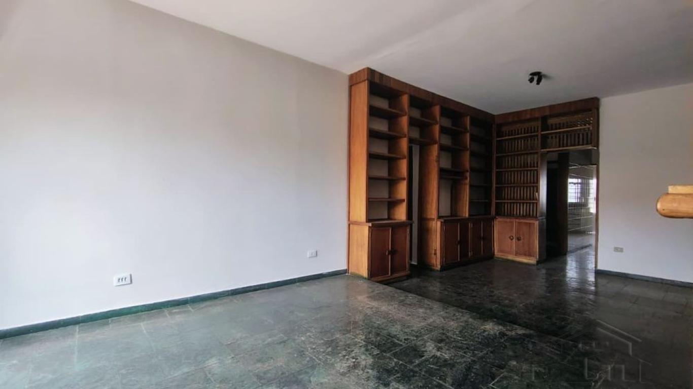 CASA NA Vila Brasileira em Assis