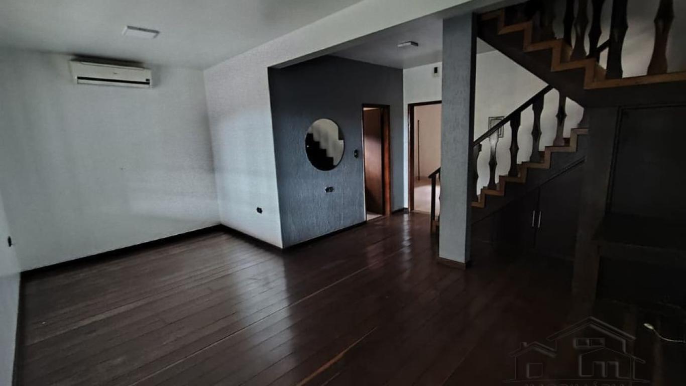 CASA NA Vila Central em Assis
