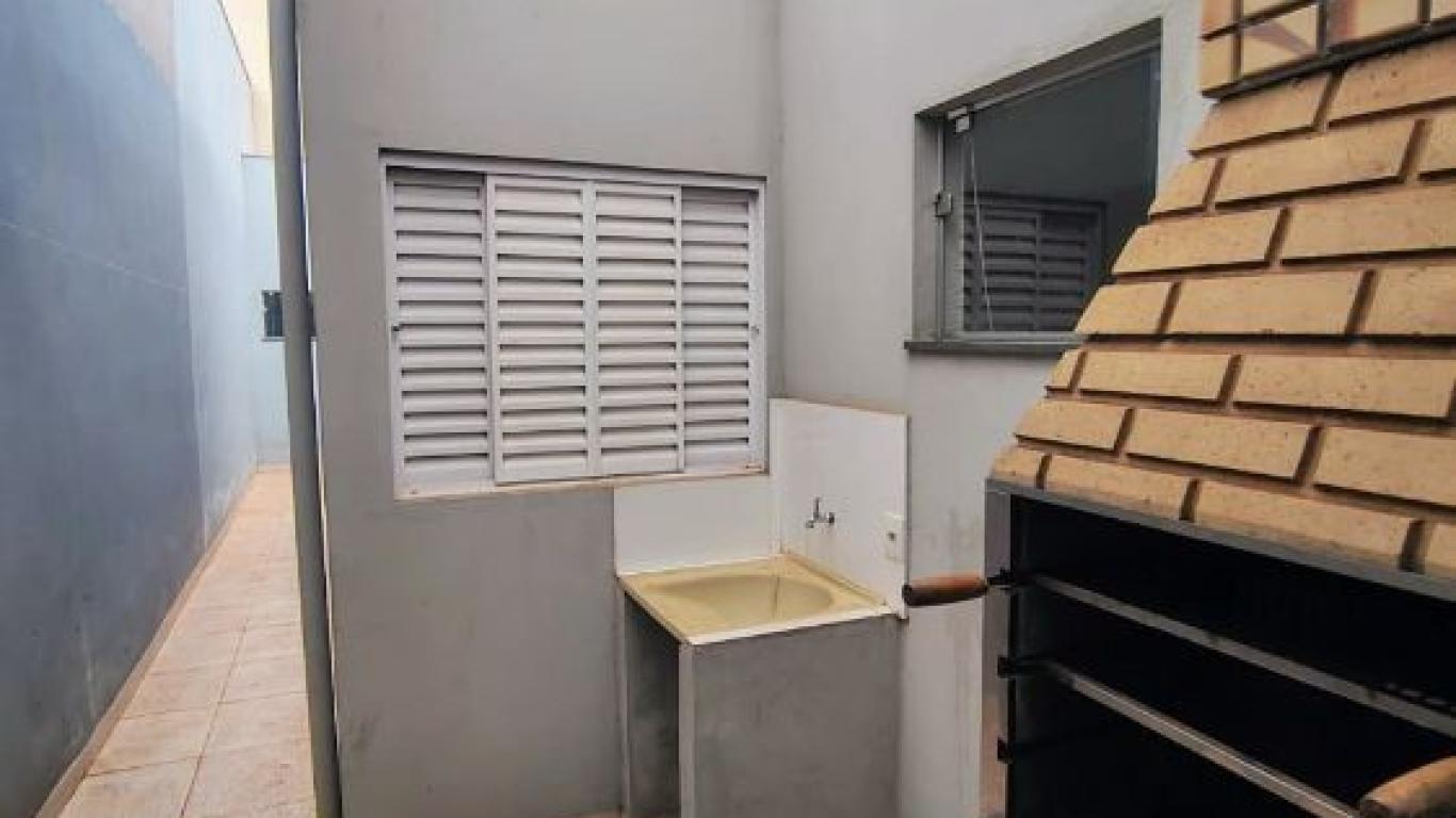 CASA NA Vila Tênis Clube em Assis