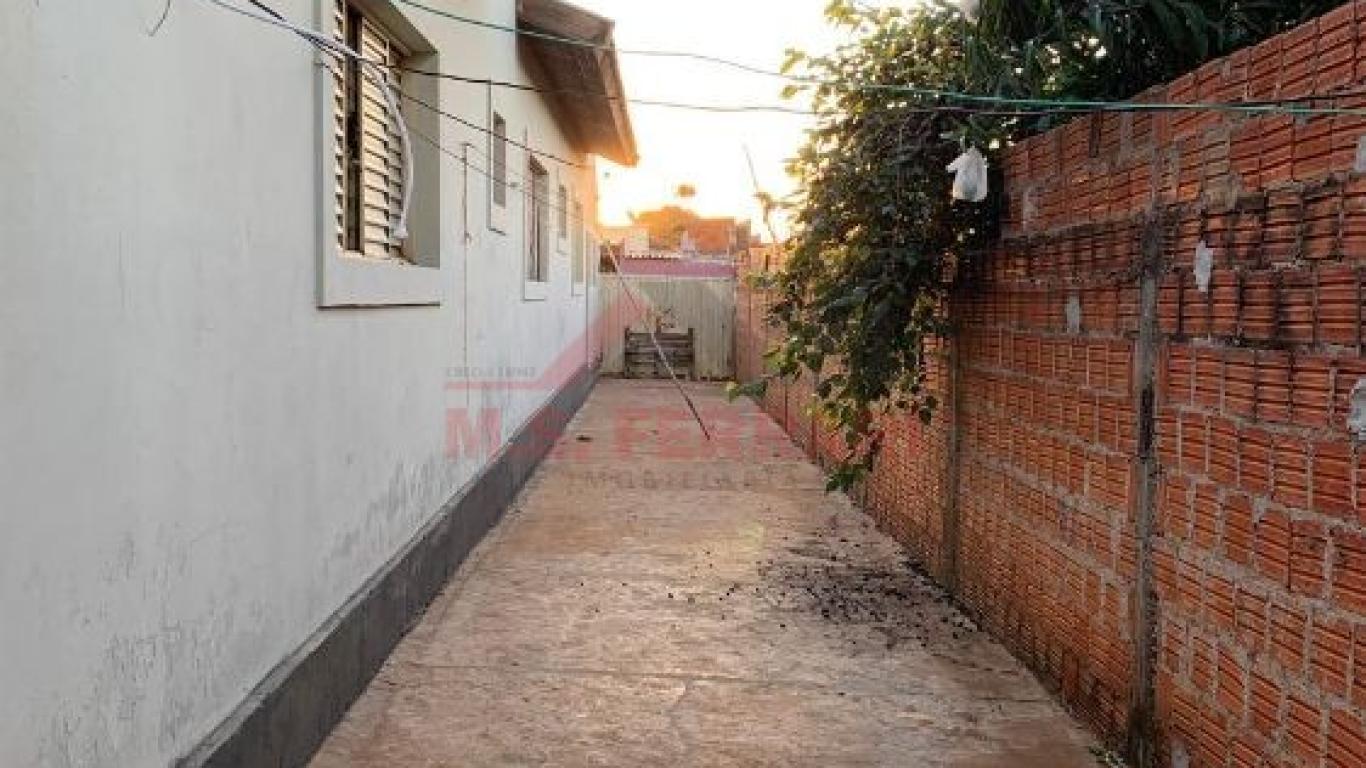 CASA NA Vila Operária em Assis