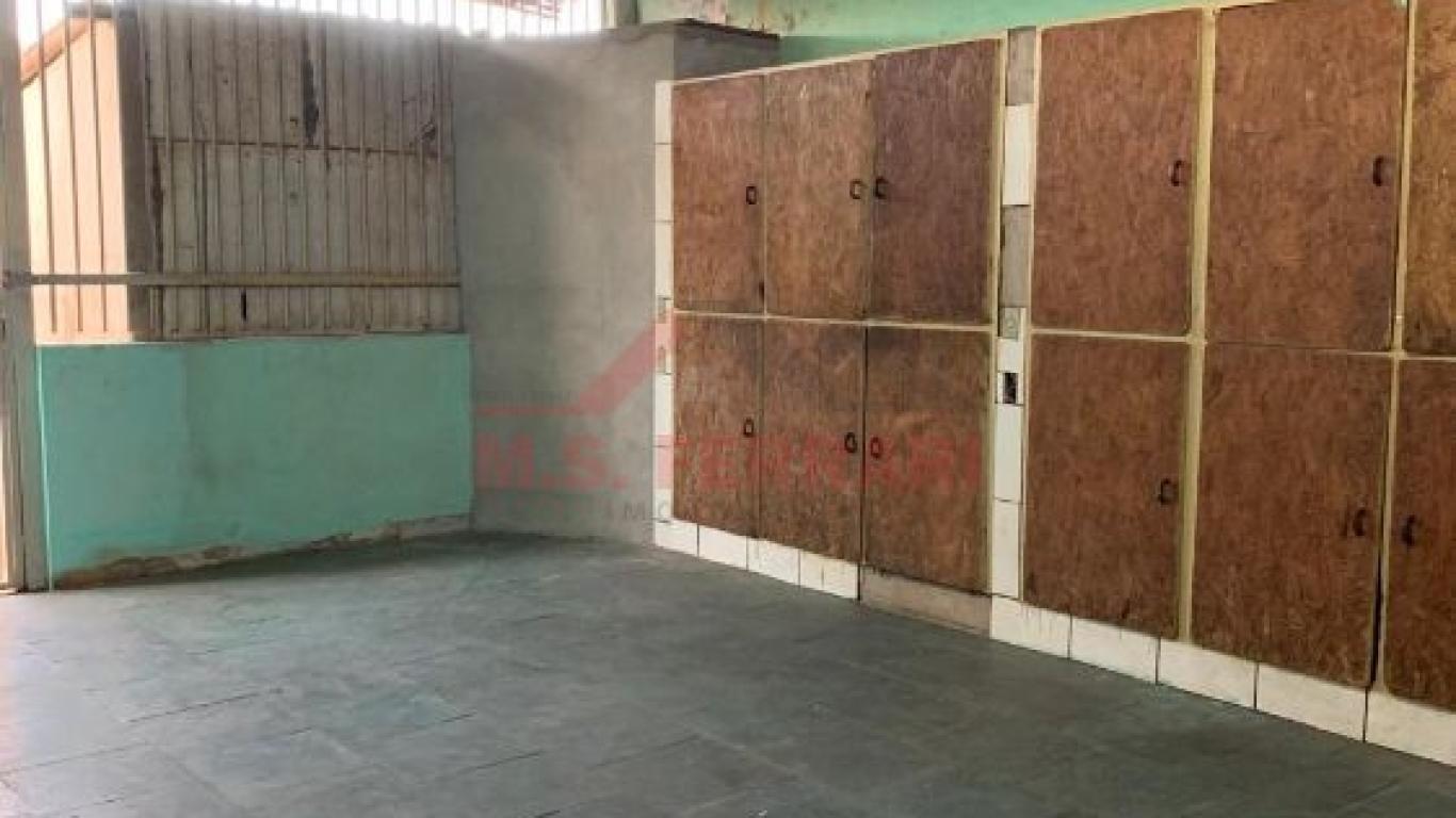 CASA NA Vila Operária em Assis