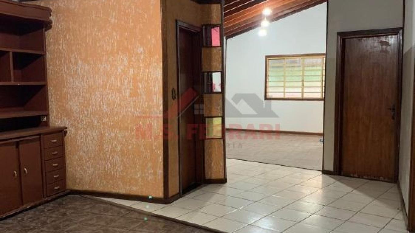 CASA NA Vila Operária em Assis