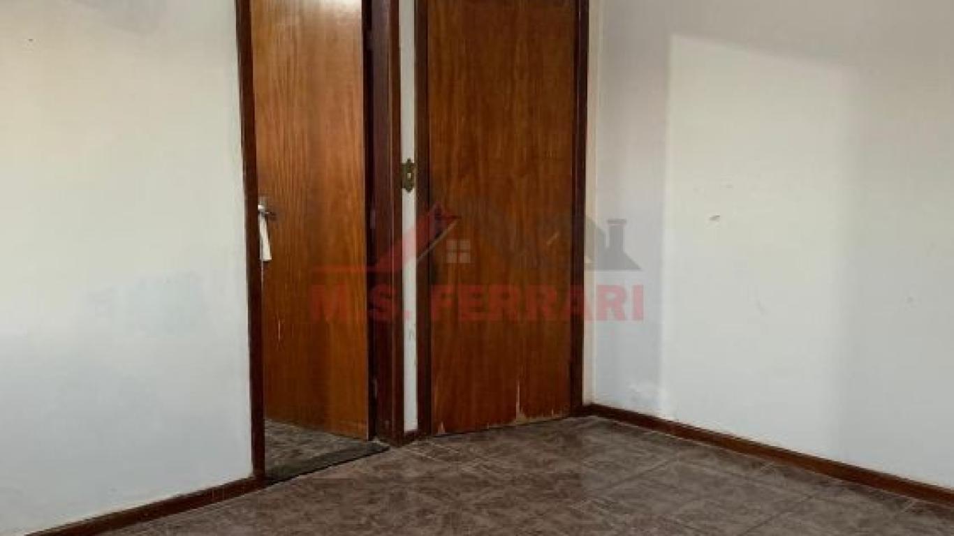 CASA NA Vila Operária em Assis