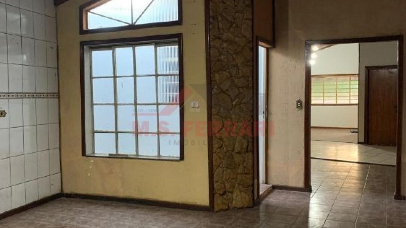 CASA NA Vila Operária em Assis