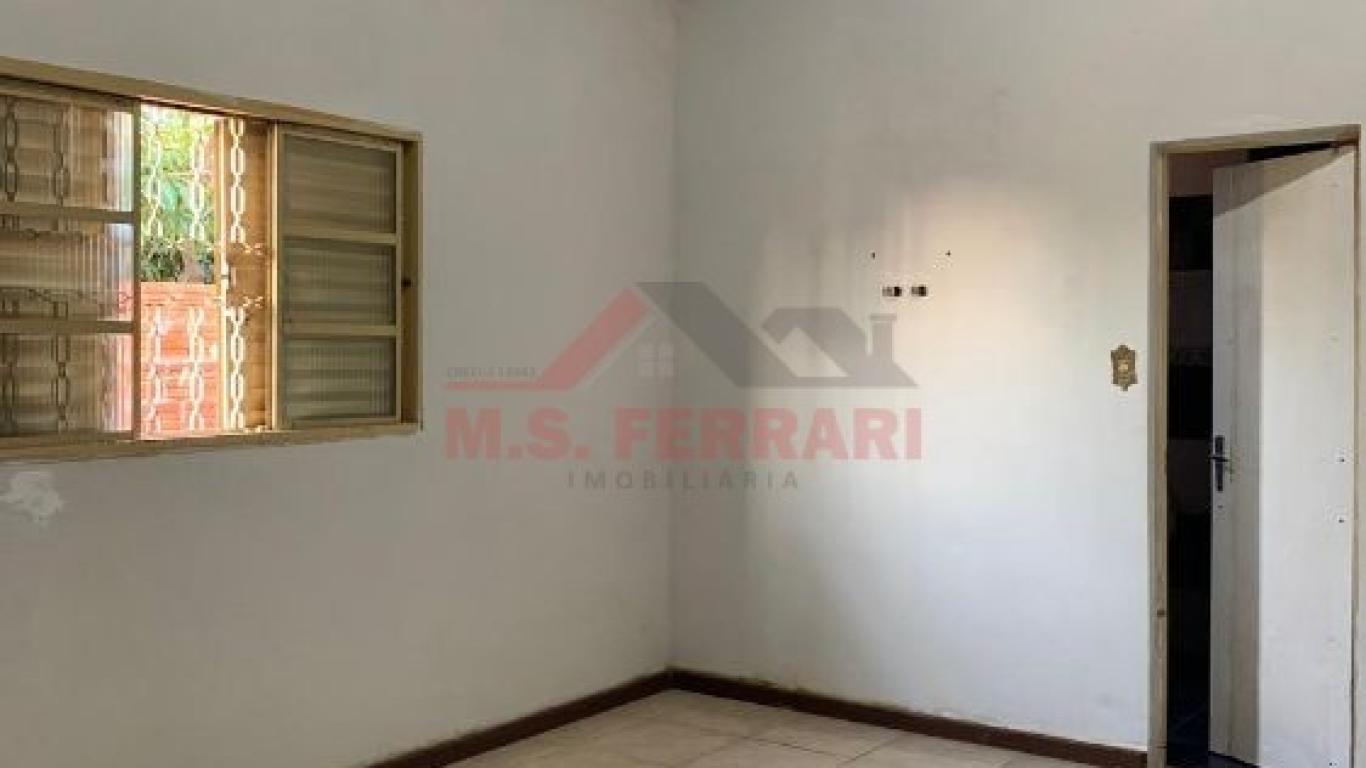 CASA NA Vila Operária em Assis