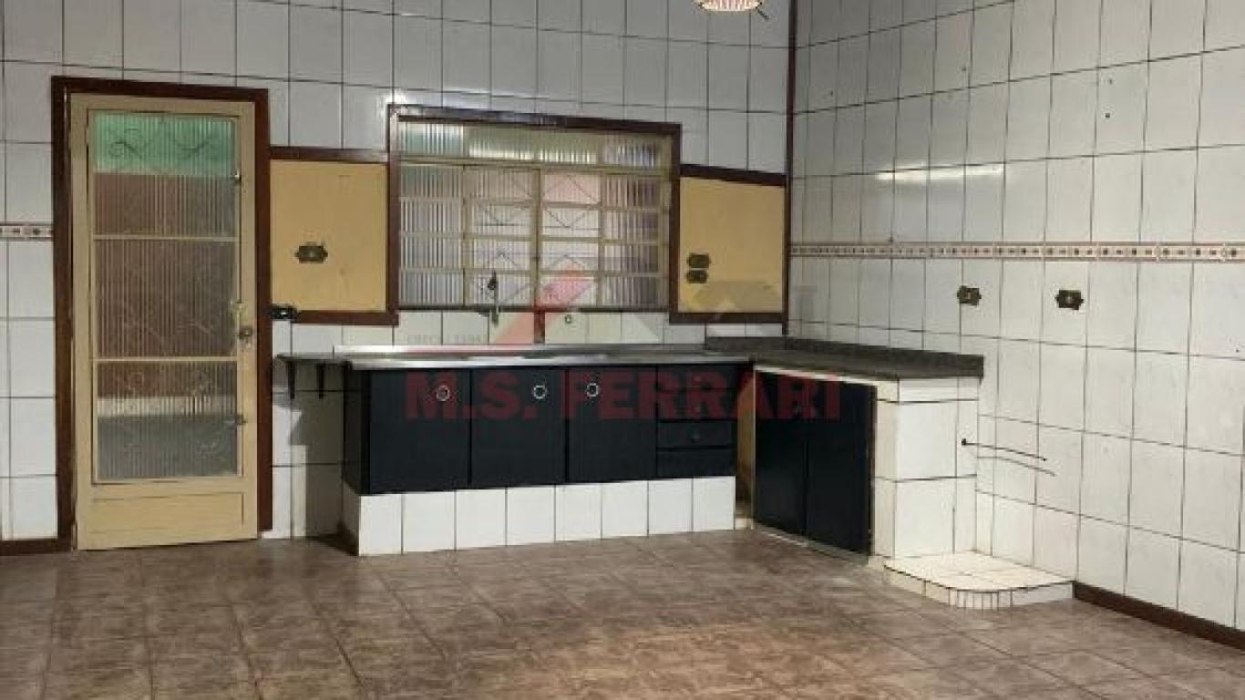 CASA NA Vila Operária em Assis