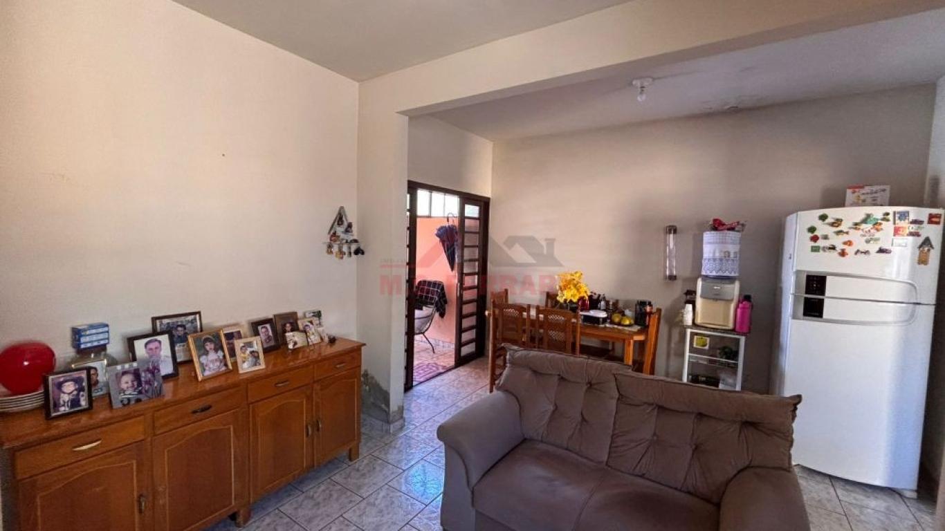 CASA NA Vila Central em Assis