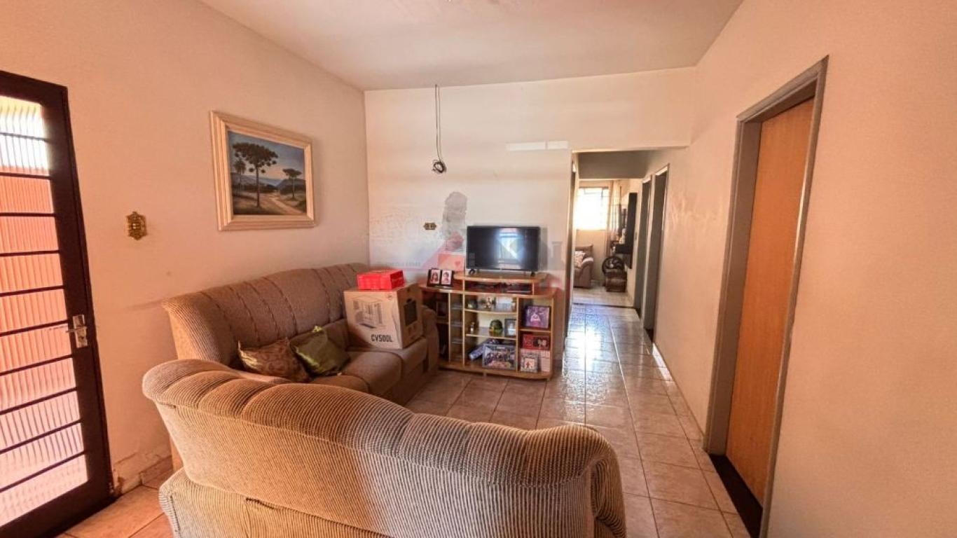 CASA NA Vila Central em Assis