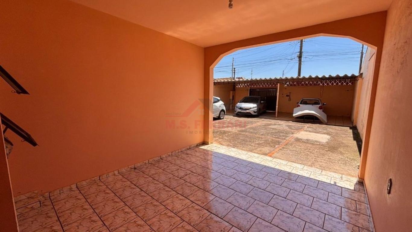 CASA NA Vila Central em Assis