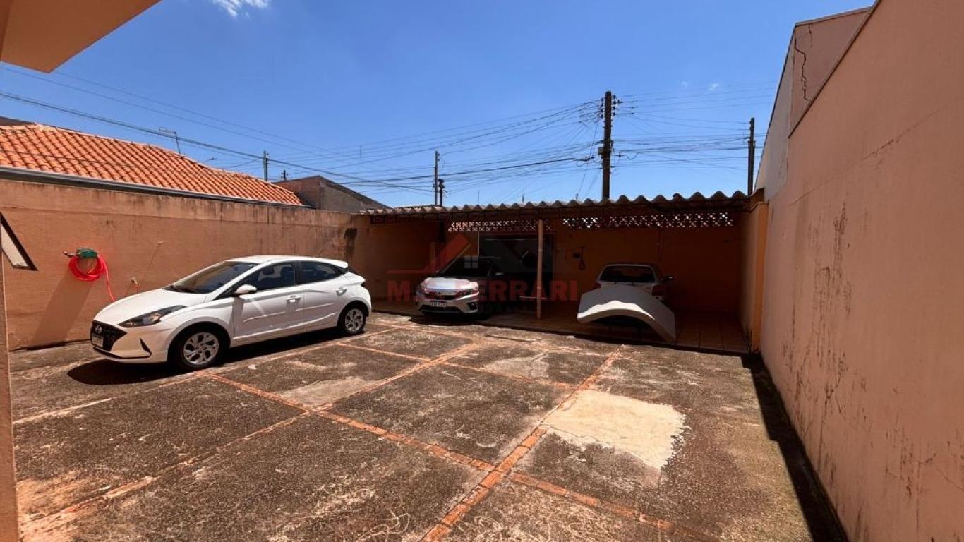 CASA NA Vila Central em Assis