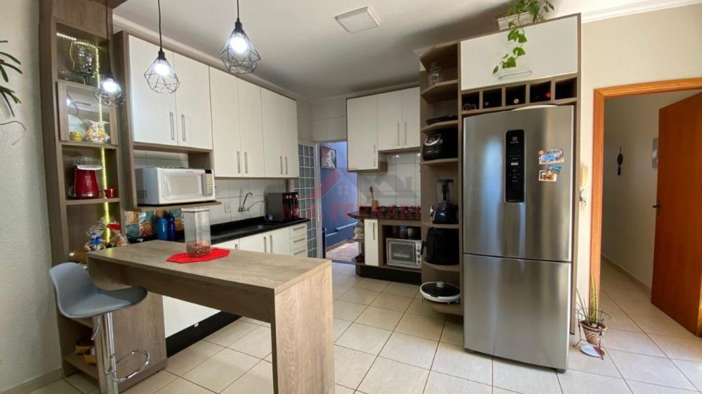 CASA EM LOCALIZAÇÃO PRIVILEGIADA EM ASSIS