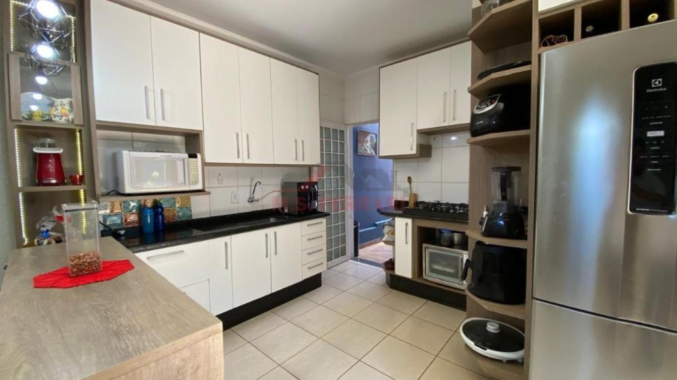 CASA EM LOCALIZAÇÃO PRIVILEGIADA EM ASSIS