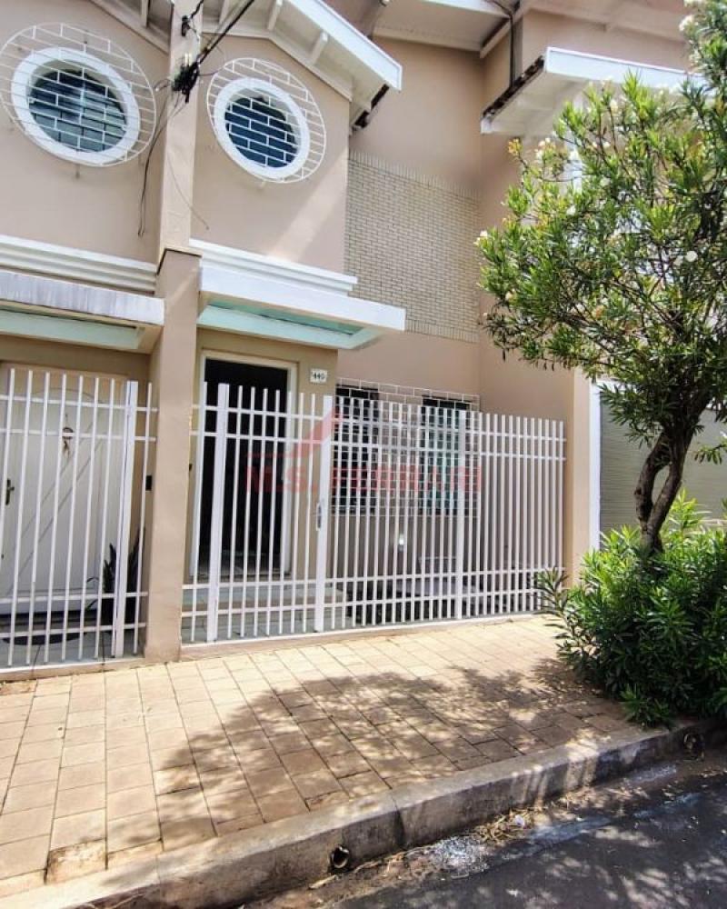 CASA NA Vila Tênis Clube em Assis