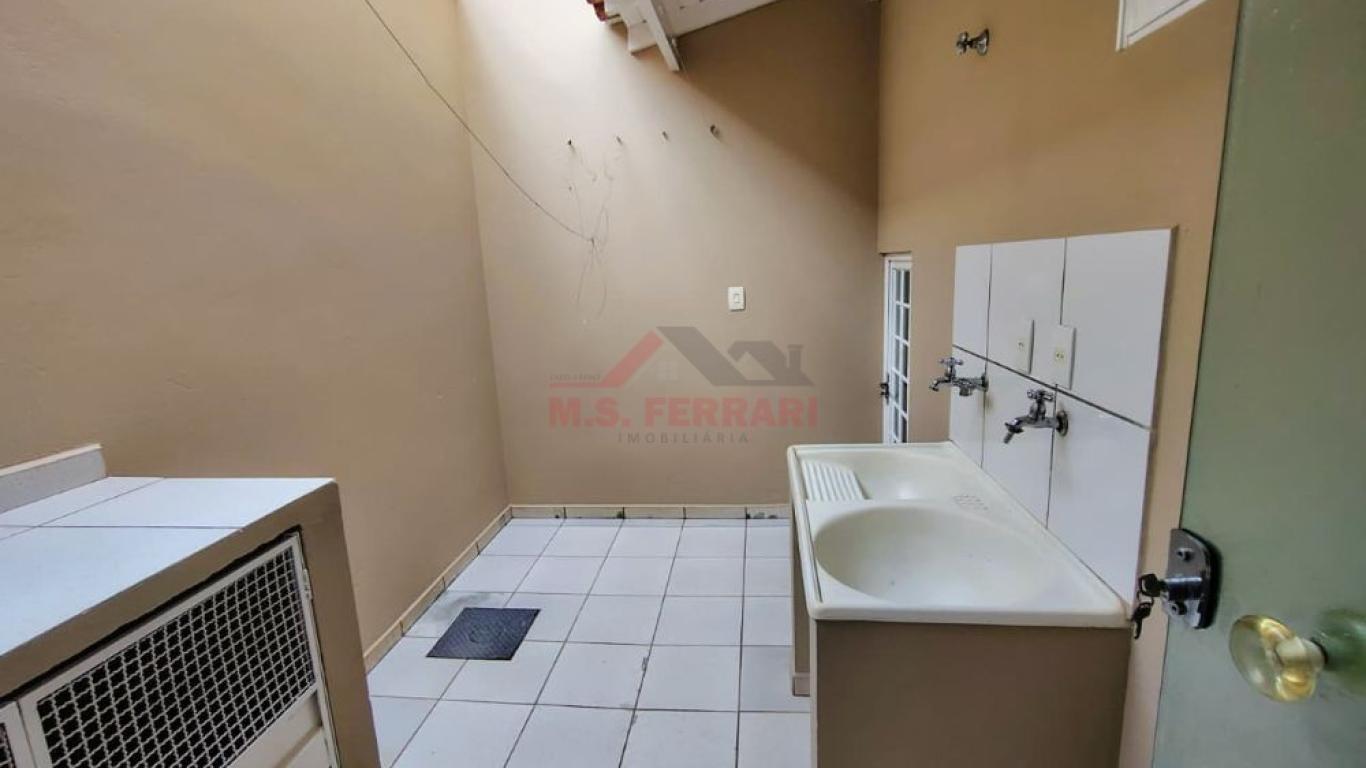 CASA NA Vila Tênis Clube em Assis