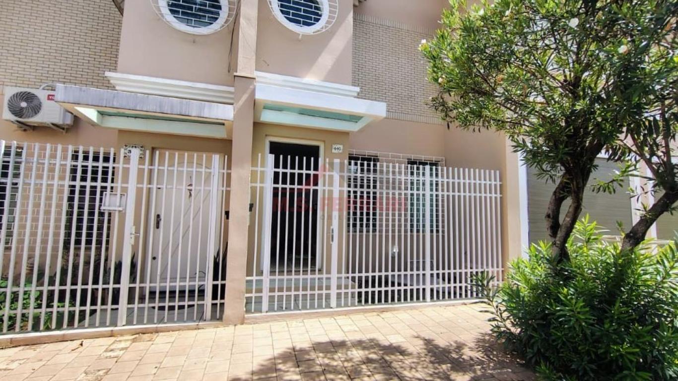 CASA NA Vila Tênis Clube em Assis