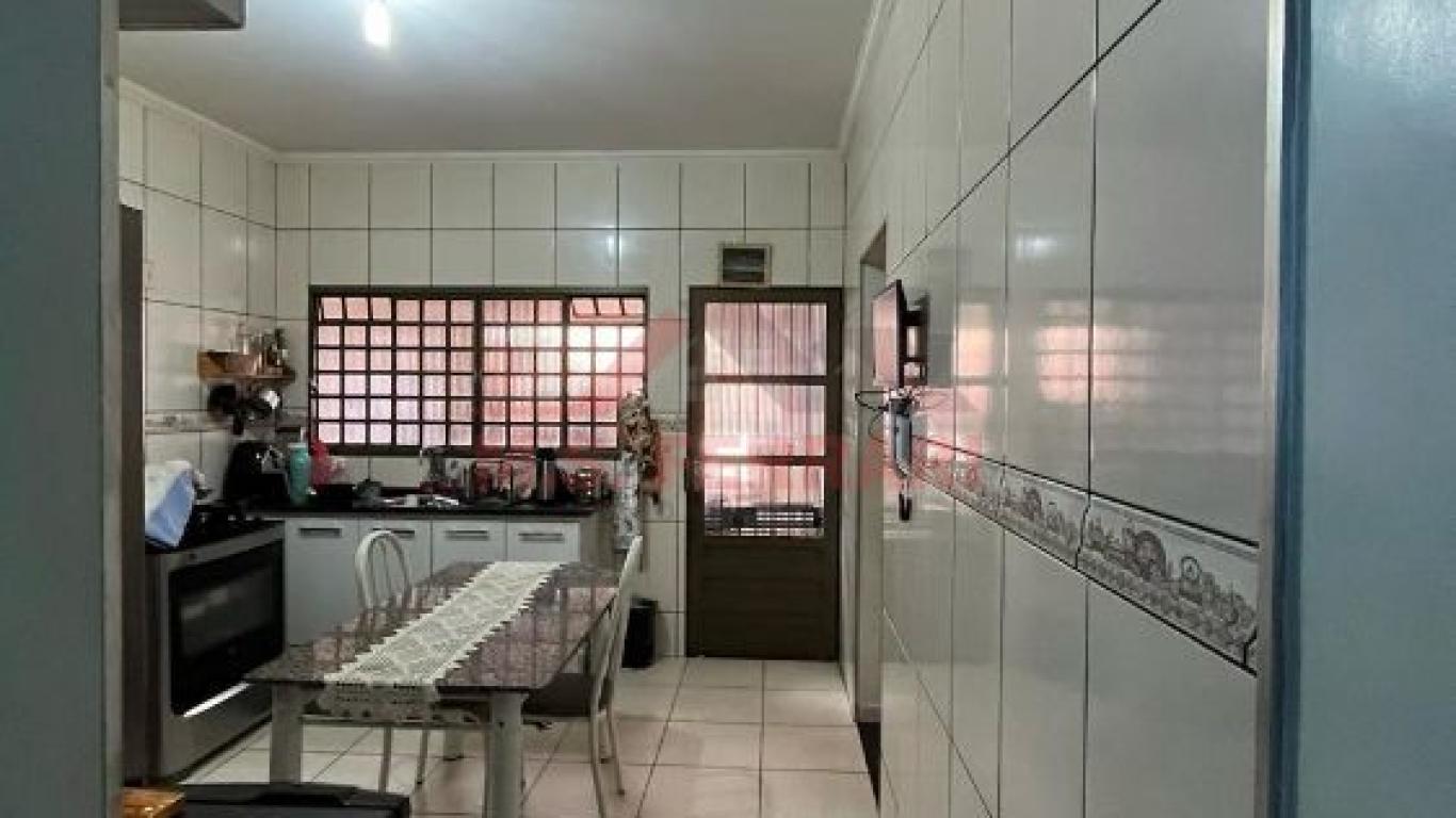 CASA NA Vila Paraíso em Assis