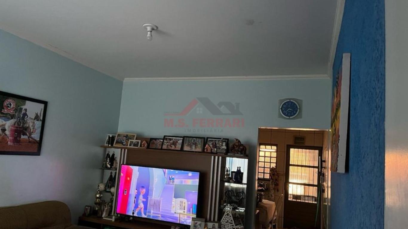 CASA NA Vila Paraíso em Assis