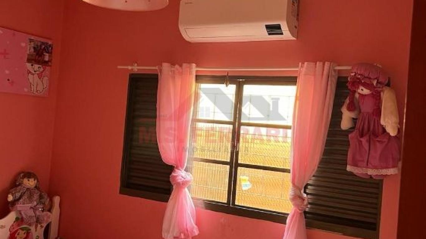 CASA NA Vila Paraíso em Assis