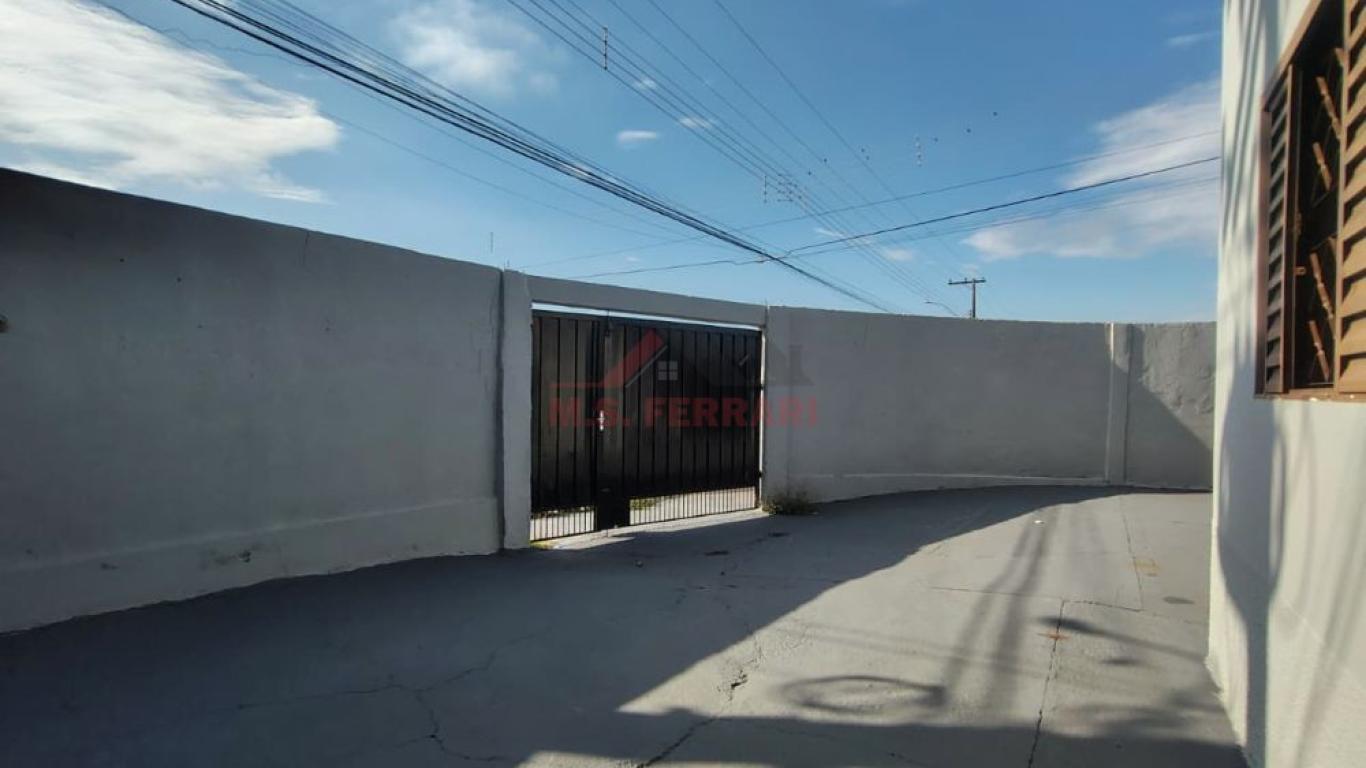 CASA NA Vila dos Comerciários em Assis