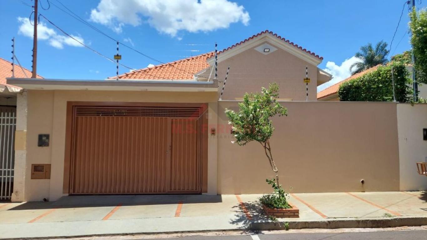 CASA NA Vila Central em Assis