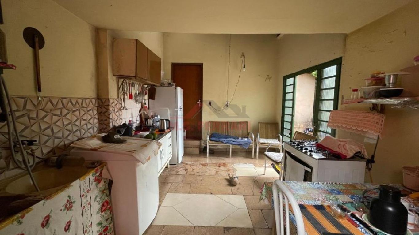 CASA NA Vila Brasileira em Assis