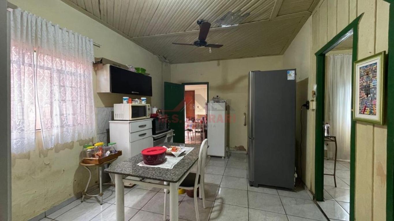 CASA NA Vila Brasileira em Assis