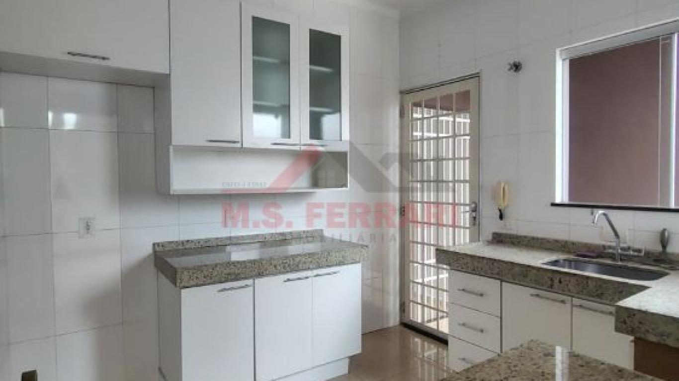 CASA NO Jardim Europa em Assis