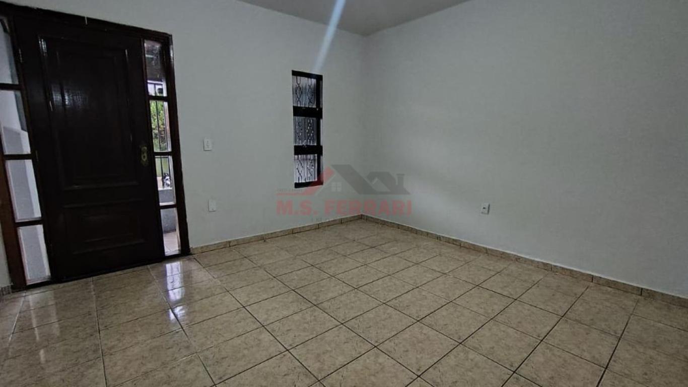 CASA NA Vila Tênis Clube em Assis
