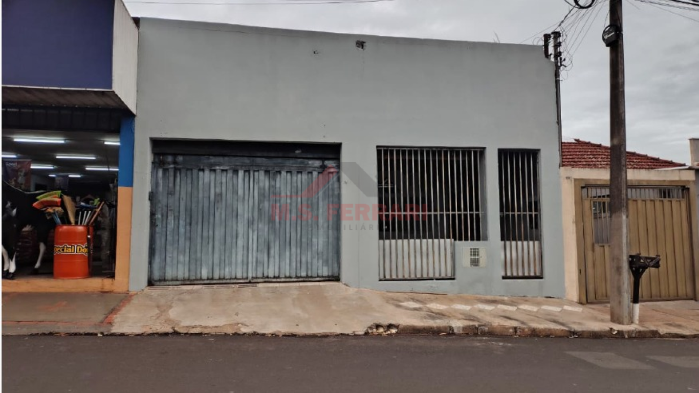 CASA NA Vila Tênis Clube em Assis