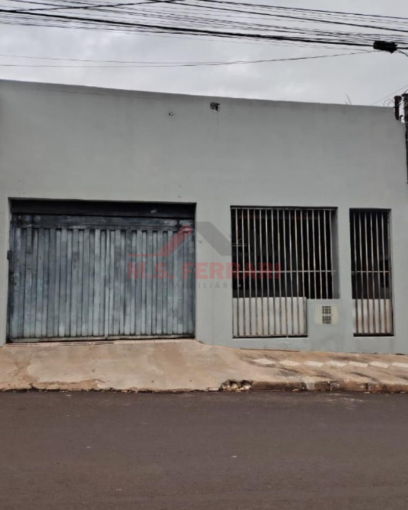 CASA NA Vila Tênis Clube em Assis