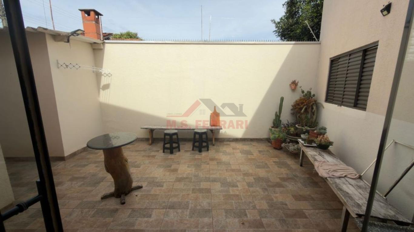 CASA NA Vila Operária em Assis