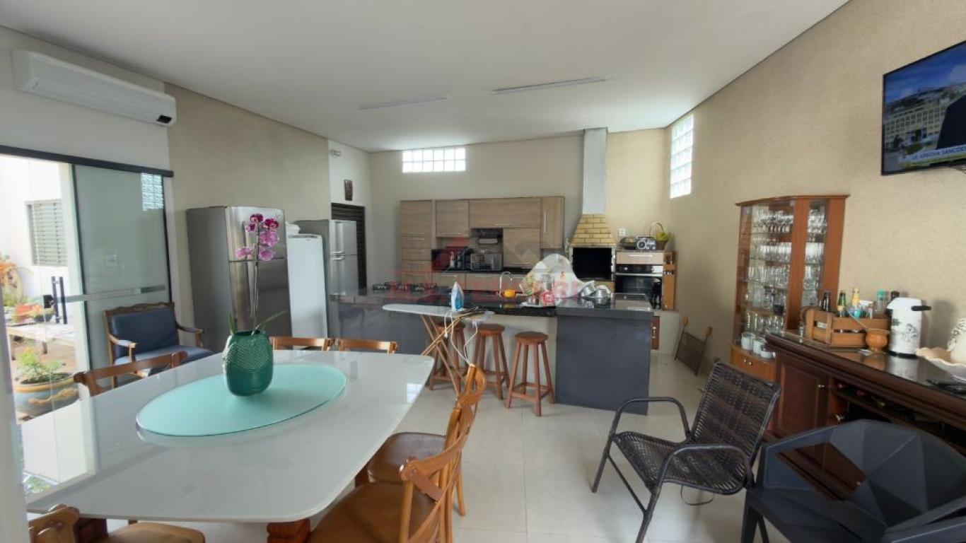 CASA NA Vila Operária em Assis