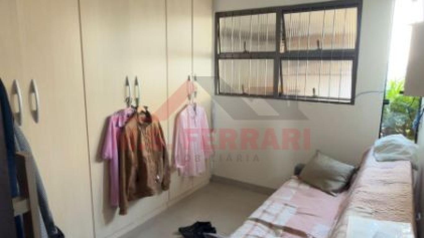 CASA NA Vila Operária em Assis