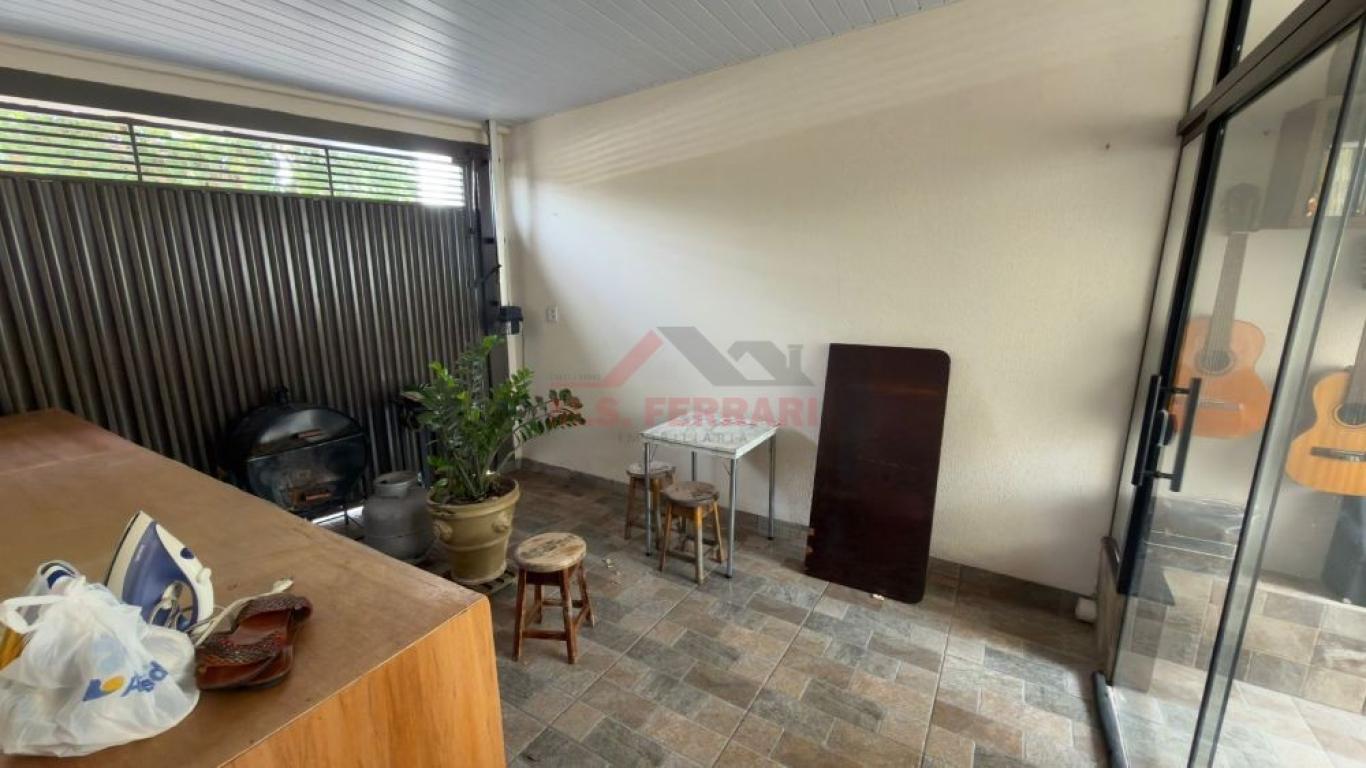 CASA NA Vila Operária em Assis